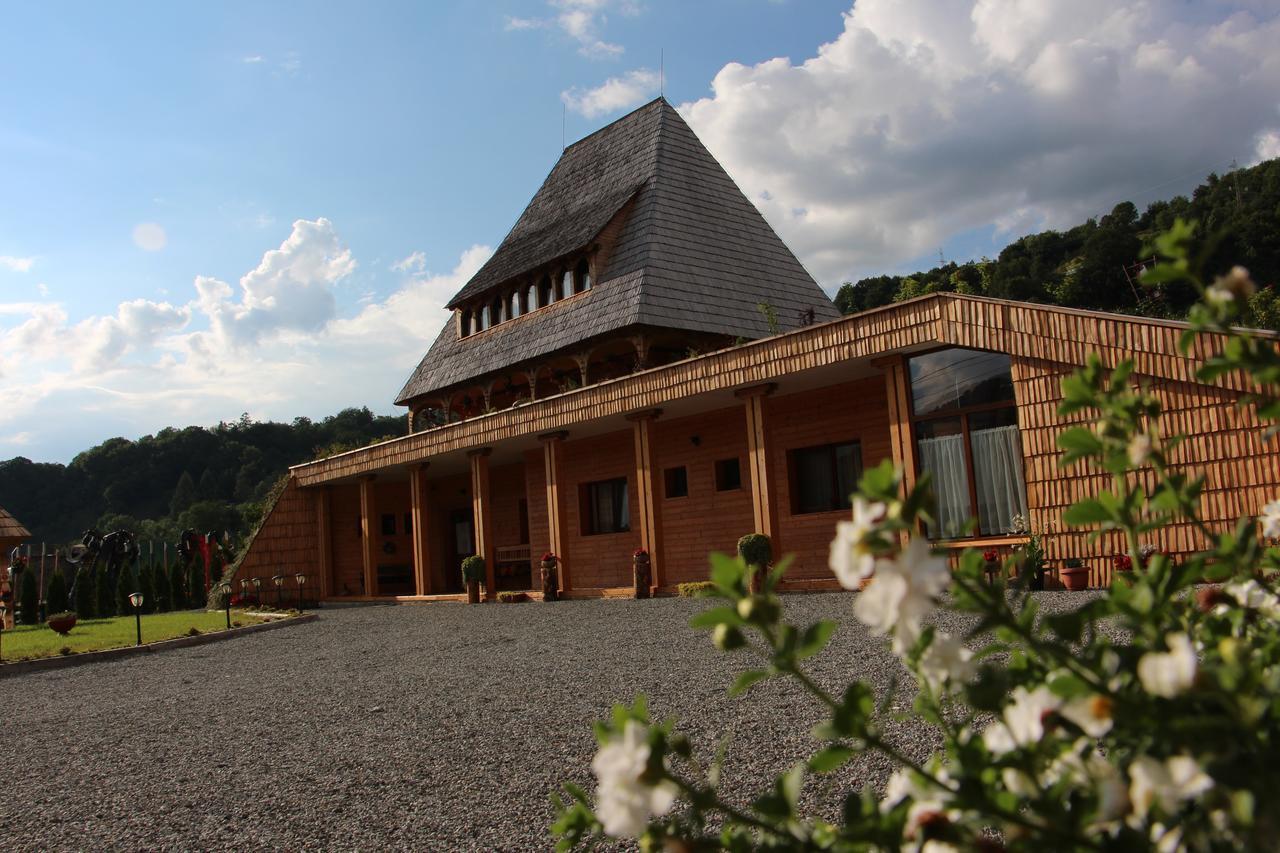 Готель Casa Ralucai Мойсей Екстер'єр фото