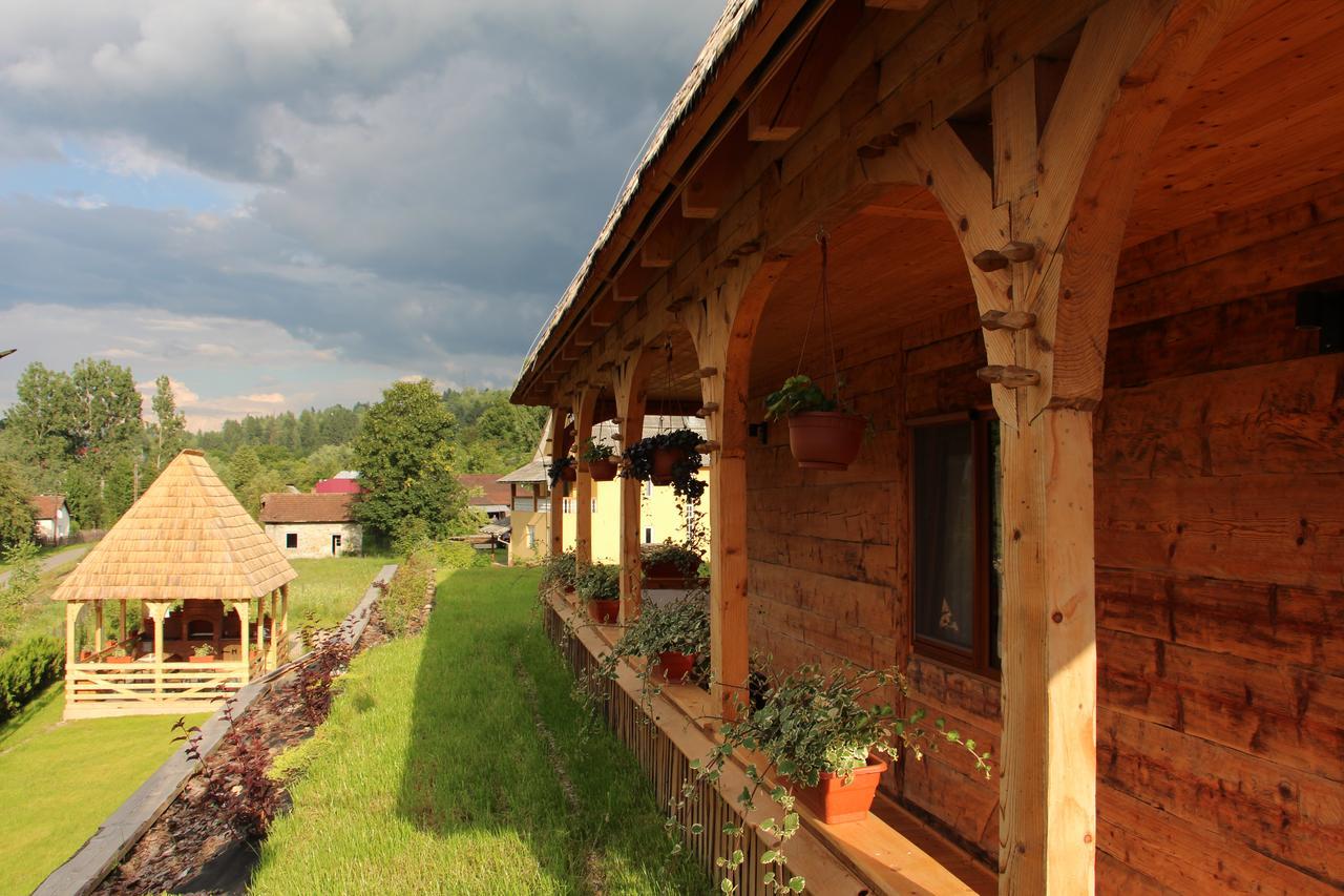 Готель Casa Ralucai Мойсей Екстер'єр фото